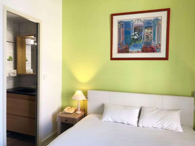 Hotel Brit Aux Sacres Reims, Centre Historique 3*