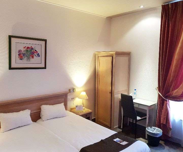 Hotel Brit Aux Sacres Reims, Centre Historique 3*
